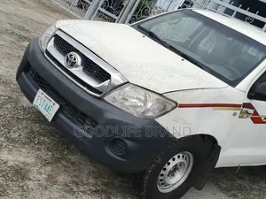 Toyota Hilux 2008 White