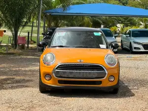 Mini Cooper 2017 Yellow