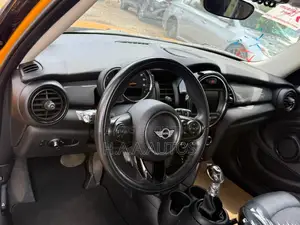 Mini Cooper 2017 Yellow