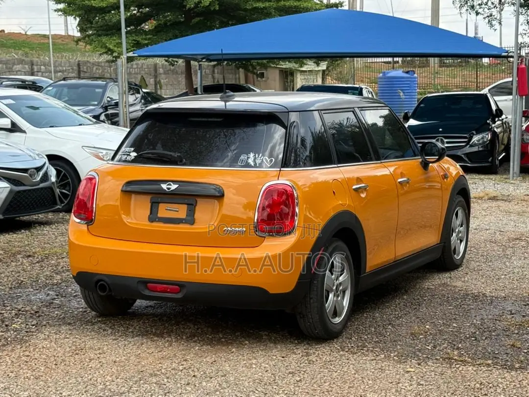 Mini Cooper 2017 Yellow