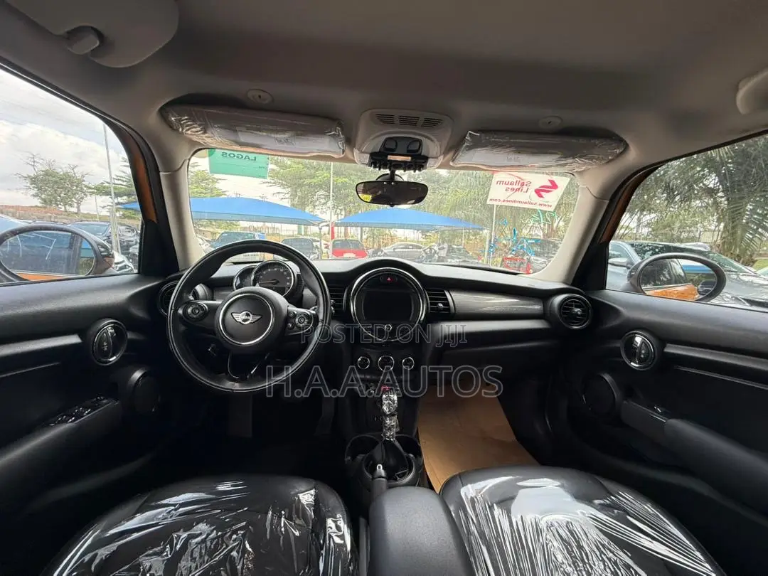 Mini Cooper 2017 Yellow