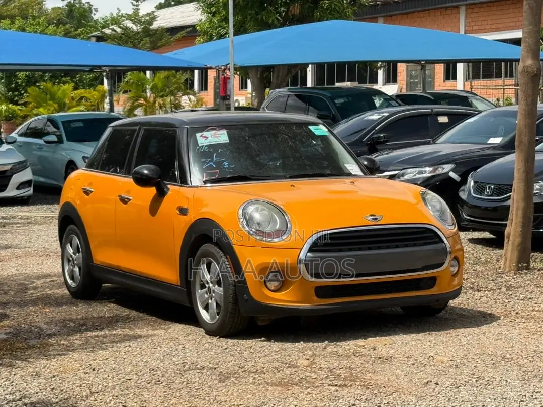 Mini Cooper 2017 Yellow