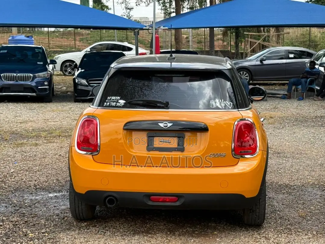 Mini Cooper 2017 Yellow