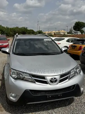 Toyota RAV4 XLE 4dr SUV AWD (2.5L 4cyl 6A) 2015 Silver