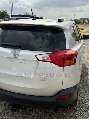 Toyota RAV4 XLE 4dr SUV AWD (2.5L 4cyl 6A) 2015 Silver