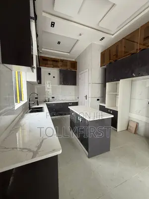 5bdrm Duplex in Chevron for sale