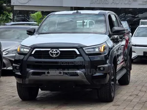New Toyota Hilux 2025 Black