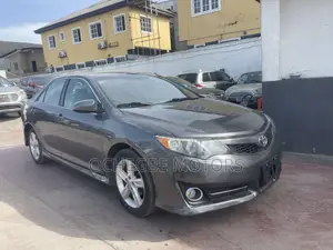 Toyota Camry SE 4dr Sedan (2.5L 4cyl 6A) 2014 Gray