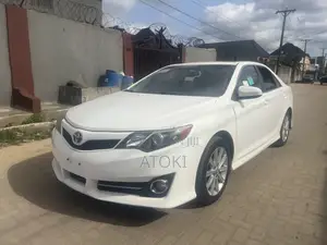 Toyota Camry SE Sport 4dr Sedan (2.5L 4cyl 6A) 2014 White