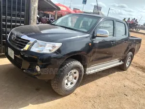 Toyota Hilux SR 4x4 2015 Black