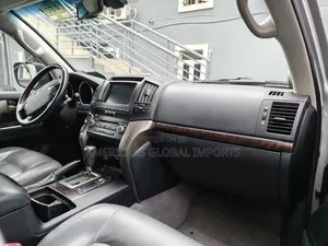 Toyota Land Cruiser 5.7 V8 2010 Gray