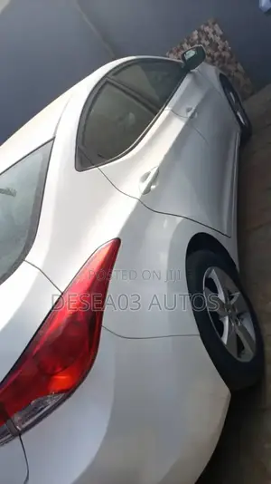 Hyundai Elantra GLS Sedan FWD (1.8L 4cyl 6A) 2013 White