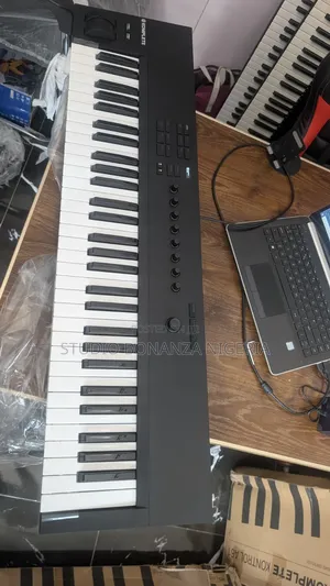 Komplete Kontrol A61 Studio Midi Controller Keyboard