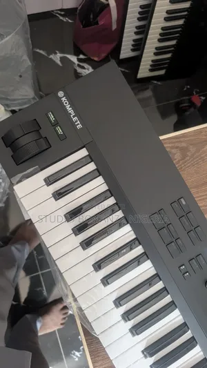 Komplete Kontrol A61 Studio Midi Controller Keyboard