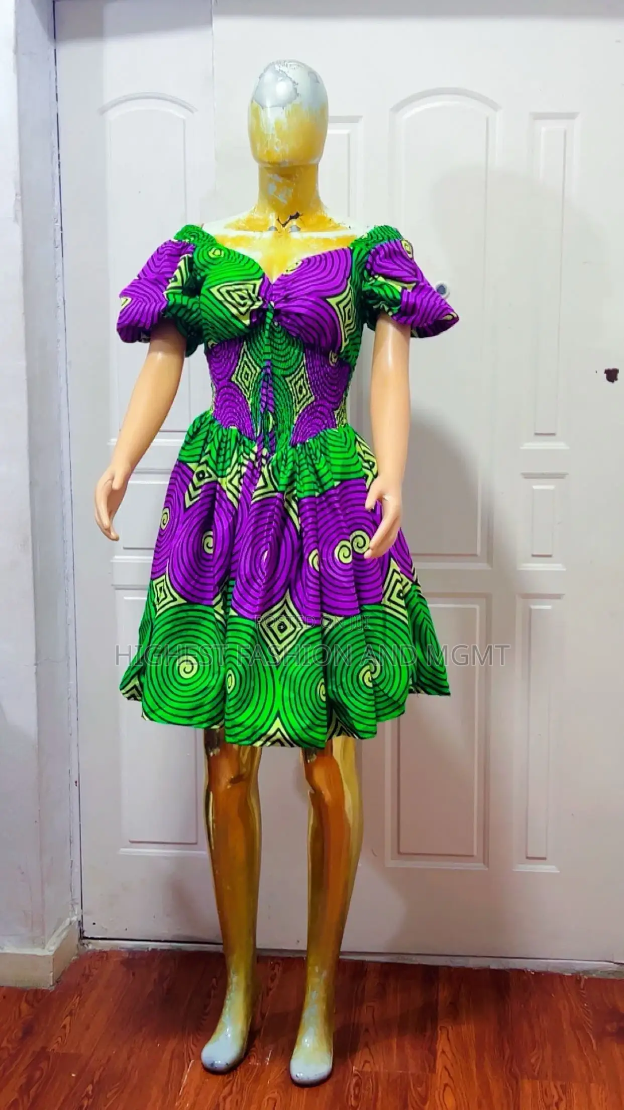 Short Gown - Style 941