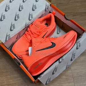 Nike Vomero Plus
