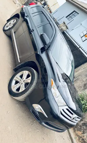 Toyota Highlander SE 2012 Black