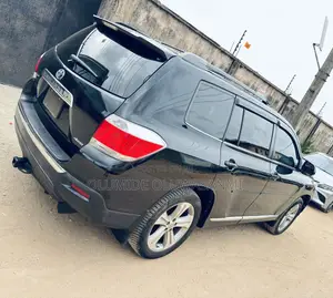 Toyota Highlander SE 2012 Black
