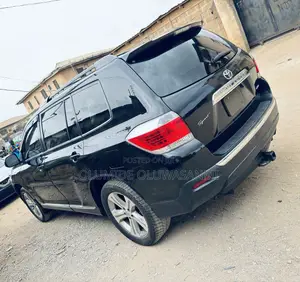 Toyota Highlander SE 2012 Black