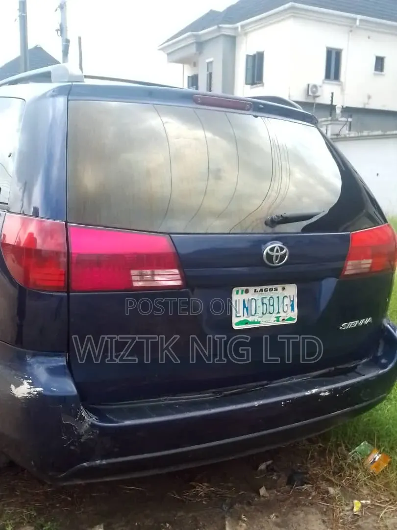 Toyota Sienna 2006 Blue