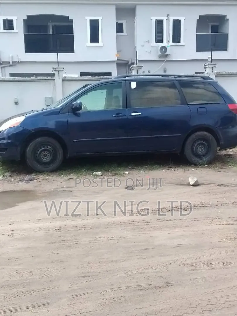 Toyota Sienna 2006 Blue