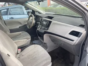 Toyota Sienna 2013