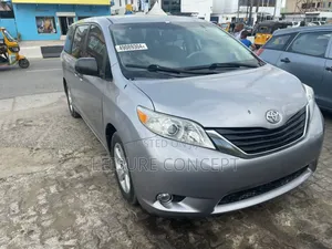 Toyota Sienna 2013
