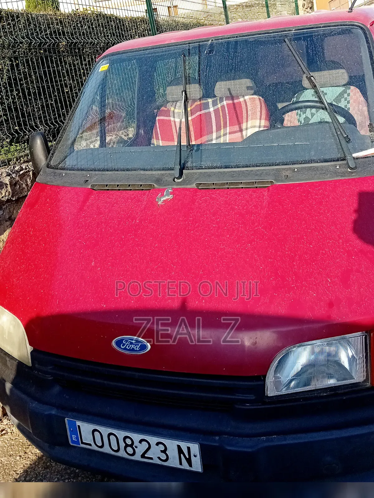 Ford Transit 2000 Red
