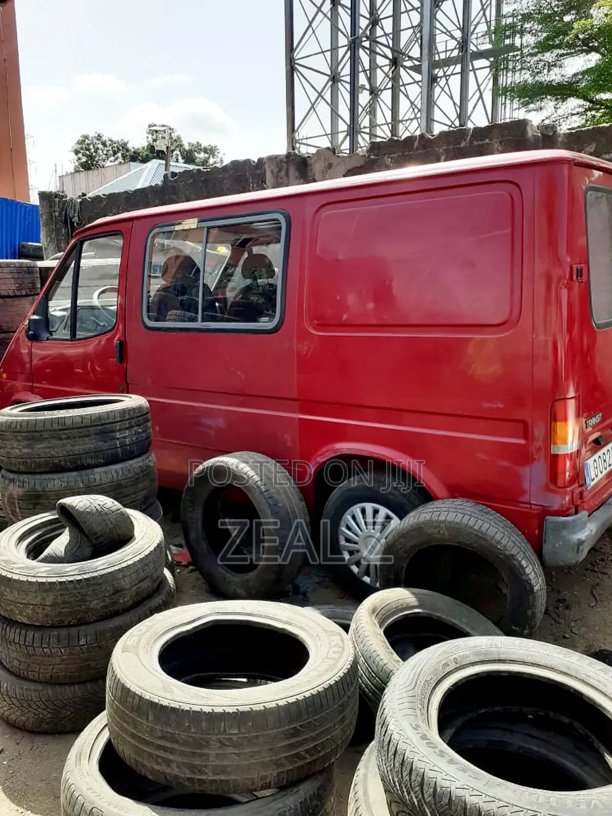 Ford Transit 2000 Red