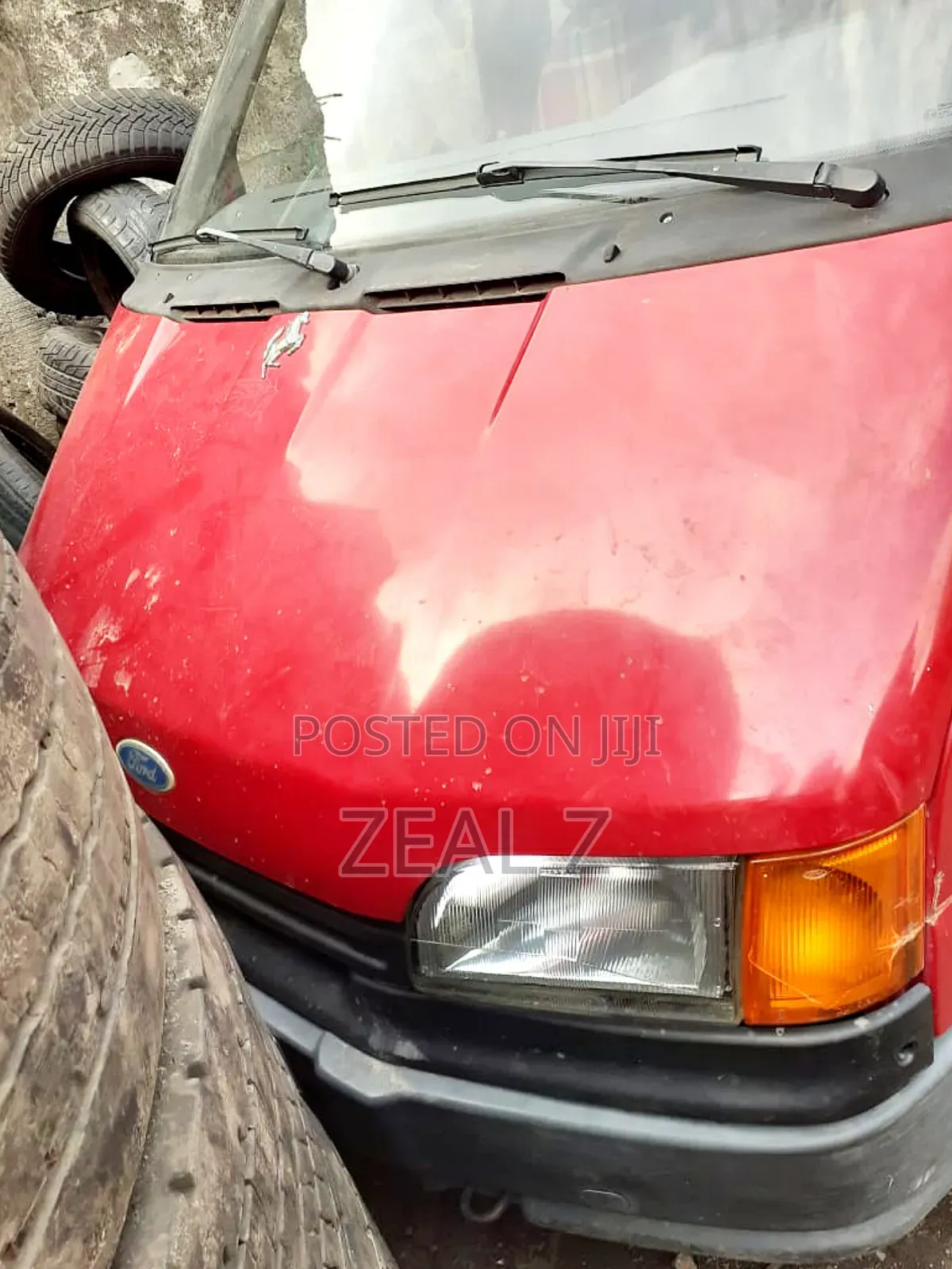 Ford Transit 2000 Red