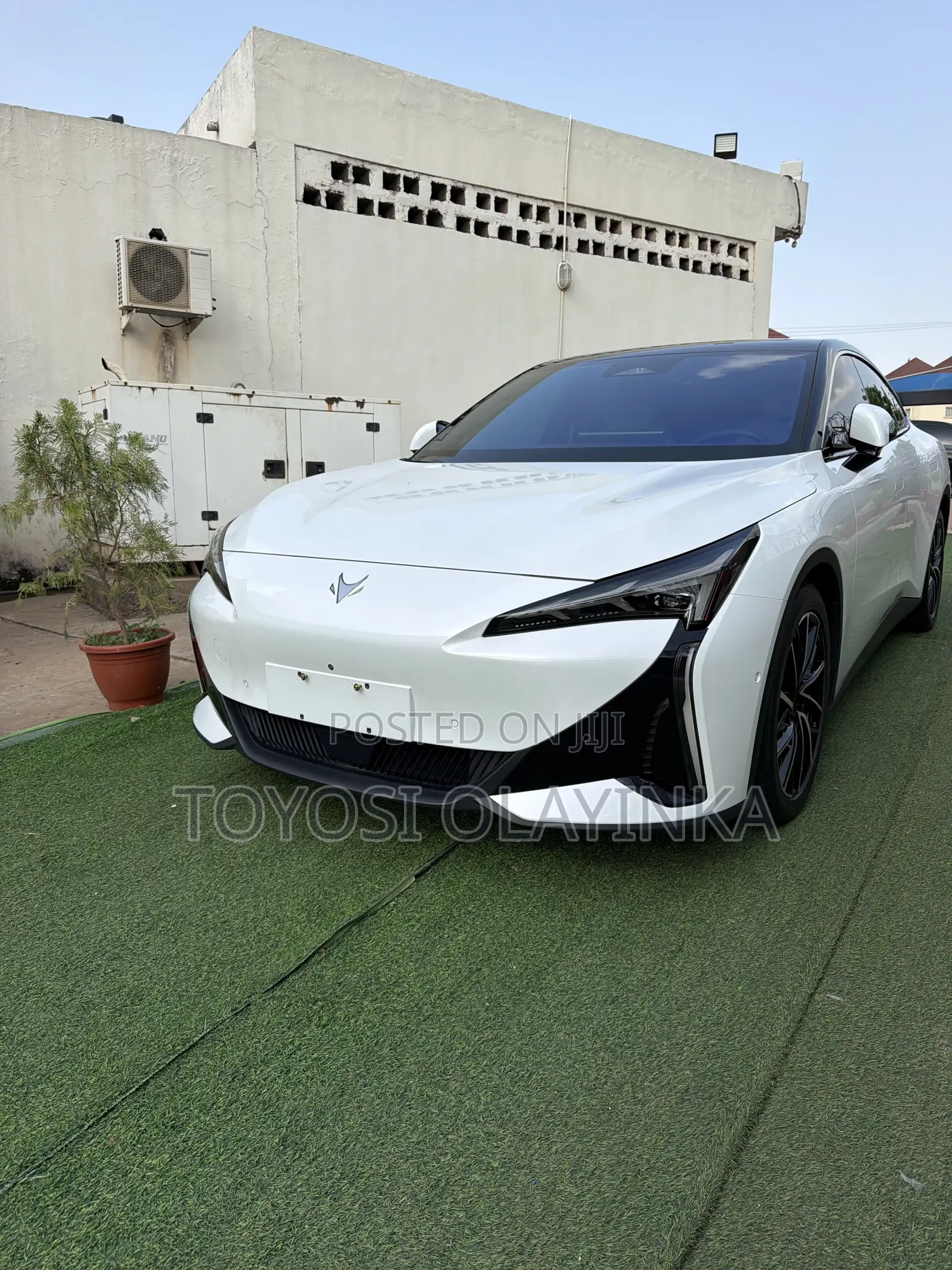 Arcfox alphaS5 252hp FWD 2025 White