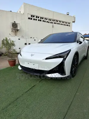 Arcfox alphaS5 252hp FWD 2025 White