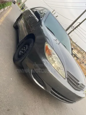 Toyota Camry LE 4dr Sedan (2.4L 4cyl 5M) 2004 Gray