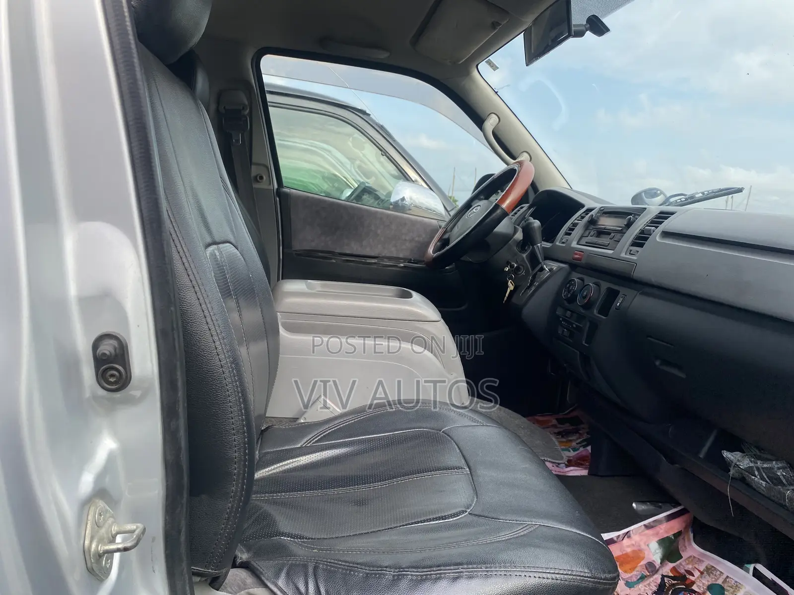 Toyota HiAce 2010 Silver