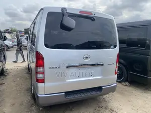 Toyota HiAce 2010 Silver