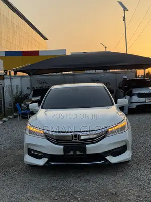 Honda Accord Touring 4dr Sedan FWD (3.5L 6cyl 6A) 2016 White
