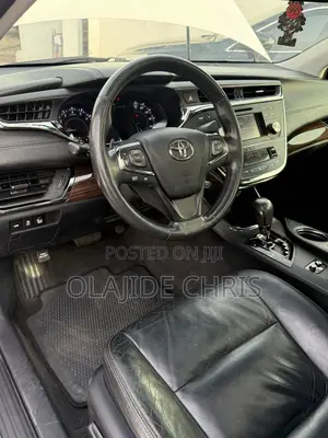 Toyota Avalon XLE Premium Sedan FWD (3.5L 6cyl 6A) 2013 White
