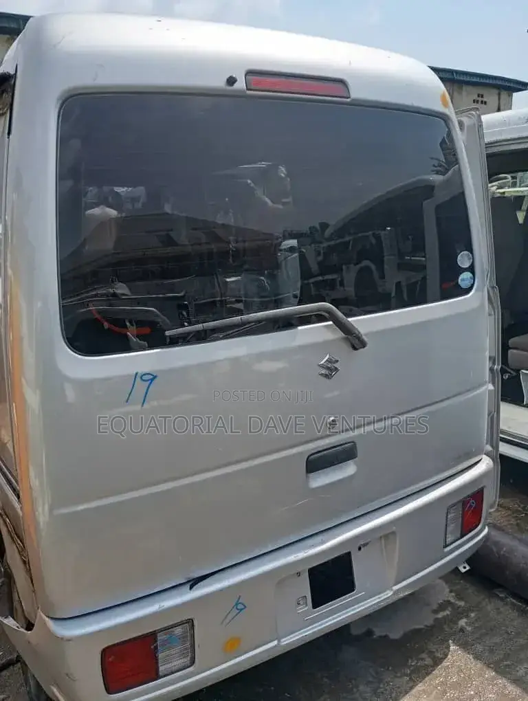 Suzuki APV Minibus 2010 White