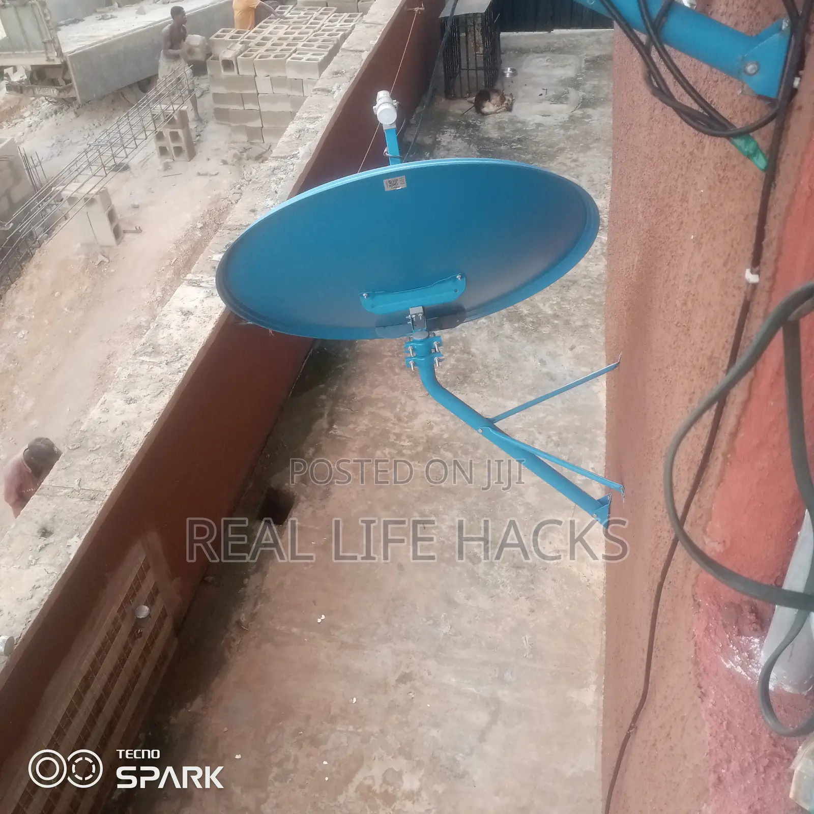 DSTV Decorder and Pan