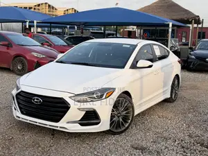 Hyundai Elantra Limited Sedan FWD (2.0L 4cyl 6A) 2017 White