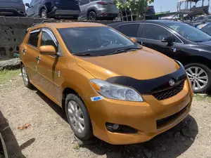 Toyota Matrix XRS Hatchback FWD (2.4L 4cyl 5A) 2010 Gold