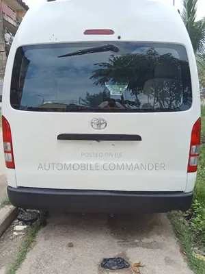 Toyota HiAce 2017 White