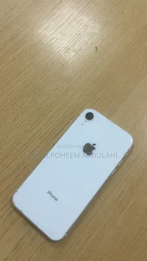 Apple iPhone XR 64 GB White