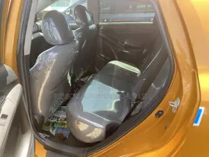 Toyota Matrix XRS Hatchback FWD (2.4L 4cyl 5A) 2010 Gold