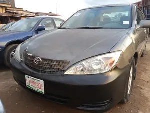 Toyota Camry LE 4dr Sedan (2.4L 4cyl 5M) 2004 Gray
