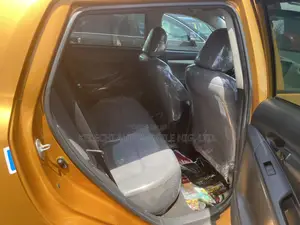 Toyota Matrix XRS Hatchback FWD (2.4L 4cyl 5A) 2010 Gold