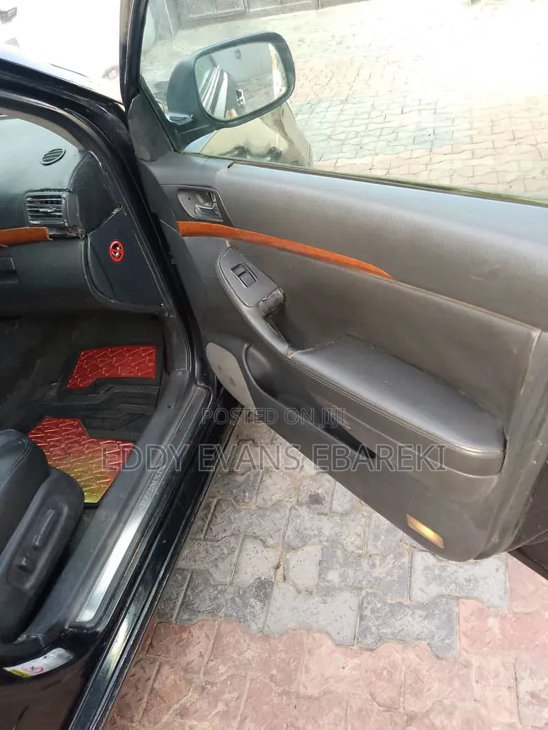 Toyota Avensis 2005 Black
