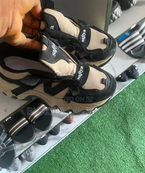 Safiya Sneakers