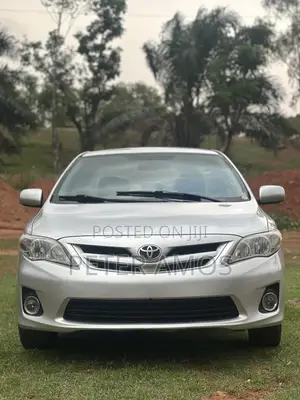 Toyota Corolla LE 4dr Sedan (1.8L 4cyl 4A) 2011 Silver