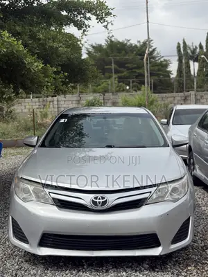 Toyota Camry LE 4dr Sedan (2.5L 4cyl 6A) 2013 Silver